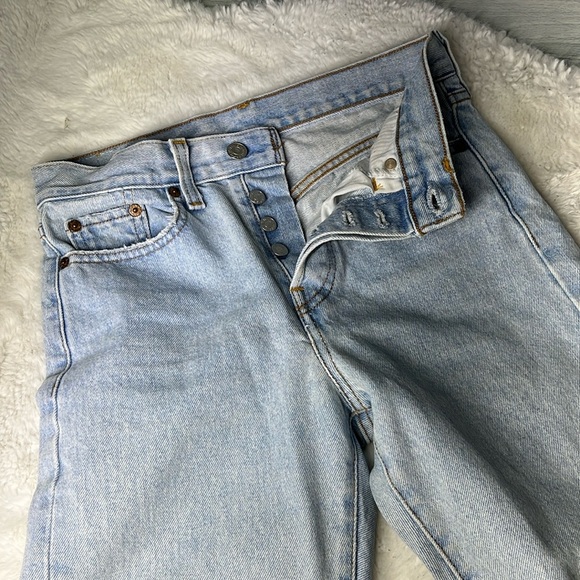 Levi distressed 501s - Picture 2 of 7
